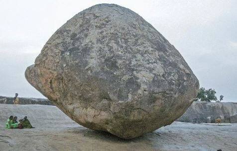 Viral News: ਸਦੀਆਂ ਤੋਂ ਅੱਧ ਵਿਚਕਾਰ ਲਟਕਿਆ ਹੈ ਇਹ ਵਿਸ਼ਾਲ ਪੱਥਰ, ਹਾਥੀ ਵੀ ਹੋ ਜਾਂਦੇ ਹਨ ਹਟਾਉਣ ਵਿੱਚ ਅਸਫਲ These giant stones hang in the balance for centuries, even elephants fail to remove Viral News: ਸਦੀਆਂ ਤੋਂ ਅੱਧ ਵਿਚਕਾਰ ਲਟਕਿਆ ਹੈ ਇਹ ਵਿਸ਼ਾਲ ਪੱਥਰ, ਹਾਥੀ ਵੀ ਹੋ ਜਾਂਦੇ ਹਨ ਹਟਾਉਣ ਵਿੱਚ ਅਸਫਲ