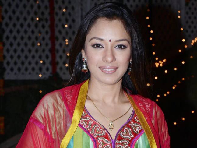 अनुपमा फेम रुपाली गांगुली (Rupali Gnaguly) भी प्रेग्नेंसी के बाद बढ़ते वज़न का शिकार हो चुकी हैं, जिस कारण से उन्होंने शो अनुपमा में काम करने से भी मना कर दिया था. लेकिन, अब वो बिल्कुल फिट हैं और घर-घर में लोकप्रिय हैं.