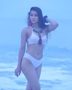 દરિયામાં બિકીની પહેરી ઉતરી નમ્રતા, તસવીરો મચાવ્યો હંગામો