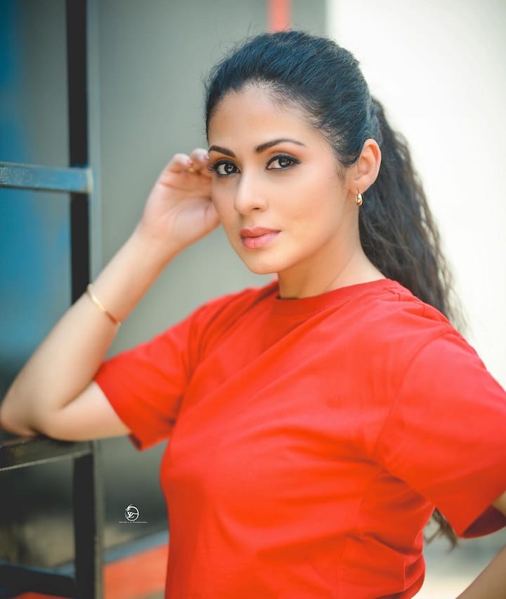 ఈ సాంగ్ చివర్లో 'జయం'లో 'రాను రానంటూనే చిన్నదో' సాంగ్ పెట్టారు. ఇది ప్రేక్షకులకు ఇంకా బాగా నచ్చేసింది. వాస్తవానికి నితిన్ ఐటెం సాంగ్ కి బదులుగా 'రాను రానంటూనే చిన్నదో' పాటని కంప్లీట్ గా రీమిక్స్ చేయాలనుకున్నాడట. ఇందుకోసం సదాని సంప్రదిస్తే నో అనేసిందట.