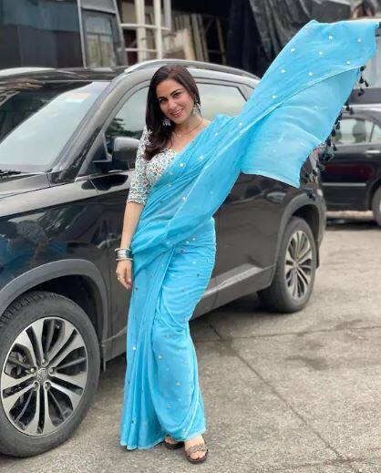 ਇੰਨਾ ਹੀ ਨਹੀਂ ਲੇਟੈਸਟ ਫੋਟੋਸ਼ੂਟ 'ਚ ਸ਼ਰਧਾ ਆਰੀਆ ਇਕ ਤੋਂ ਵਧ ਕੇ ਇਕ ਪੋਜ਼ ਦੇ ਰਹੀ ਹੈ।