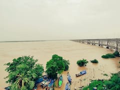 Flood Affect: ఇప్పటికీ జలదిగ్బంధంలోనే కోనసీమ, వరద నీటిలో ప్రజల పాట్లు!