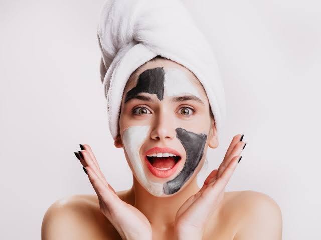 ਘਰ ਦੀ ਰਸੋਈ ਵਿੱਚ ਮੌਜੂਦ ਕੁਦਰਤੀ ਤੱਤਾਂ ਨਾਲ ਸਕਿਨ ਨੂੰ ਨਿਖਾਰਿਆ ਜਾ ਸਕਦਾ ਹੈ