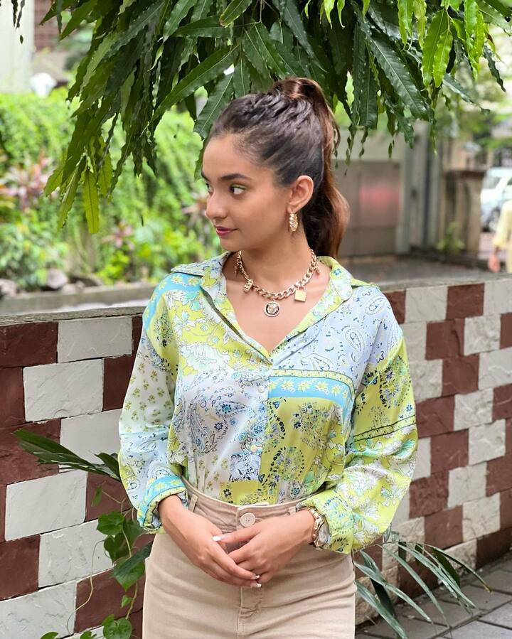 एक्ट्रेस जल्द ही चैट शो ‘नॉट जस्ट ए चैट शो’ (Not Just A Chat Show) को होस्ट करने जा रही हैं. ये शो 24 जुलाई 2022 से जी कैफे पर 7.30 बजे से शुरू होने जा रहा है.