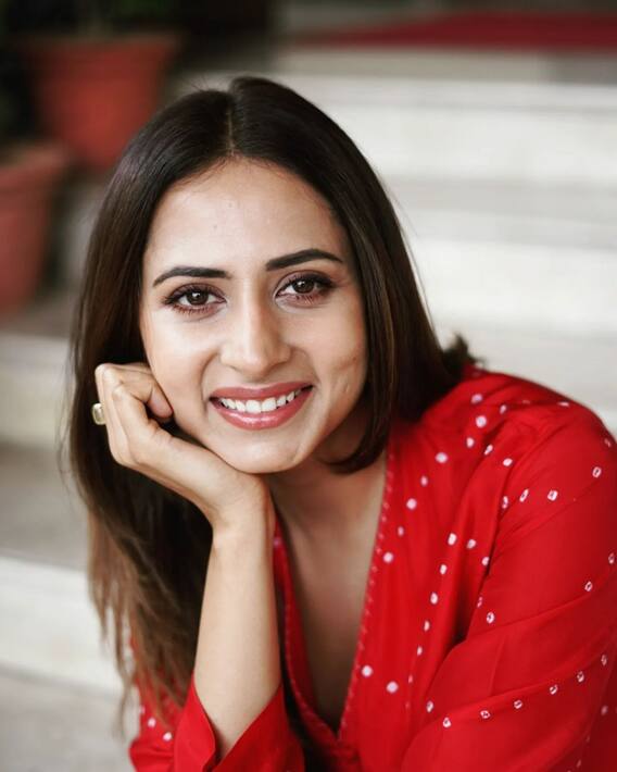 सरगुन मेहताचा मनमोहक अंदाज!