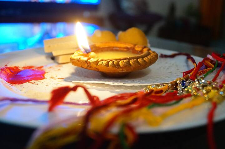 শুধু ভাইবোনের জন্য নয়, সার্বিক ভাবেই মৈত্রী উৎসব রাখীপূর্ণিমা।