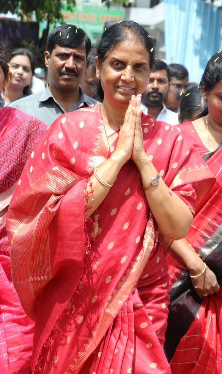 షాద్ నగర్ నియోజకవర్గం పరిధిలో కొత్తూరు ప్రభుత్వ పాఠశాలలో ఈ కార్యక్రమం జరిగింది.