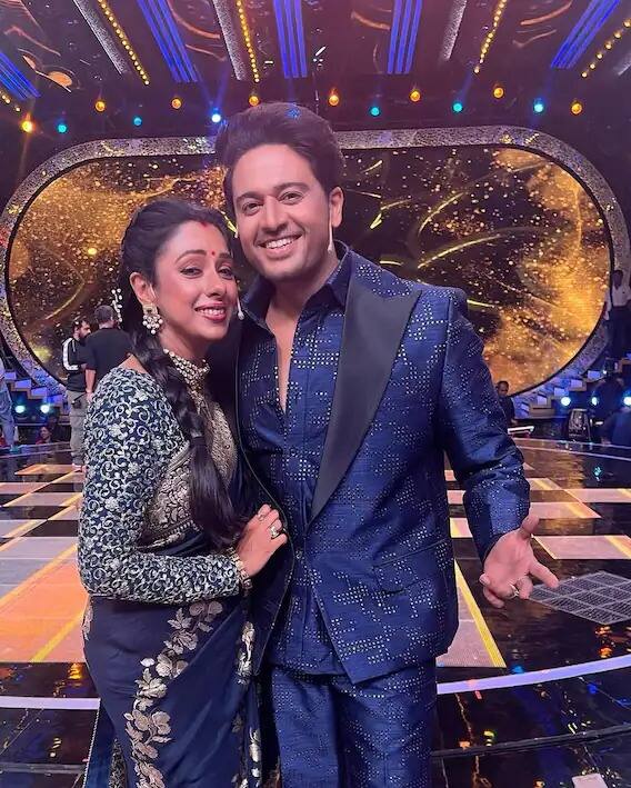 ਰੁਪਾਲੀ ਗਾਂਗੁਲੀ ਨੇ #MaAnDay 'ਤੇ ਇਹ ਤਸਵੀਰ ਸ਼ੇਅਰ ਕੀਤੀ ਹੈ। ਗੌਰਵ ਅਤੇ ਰੂਪਾਲੀ ਹਰ ਸੋਮਵਾਰ ਅਨੁਪਮਾ ਦੇ ਸੈੱਟ ਤੋਂ ਇੱਕ ਤਸਵੀਰ ਸ਼ੇਅਰ ਕਰਕੇ ਪ੍ਰਸ਼ੰਸਕਾਂ ਦਾ ਮਨੋਰੰਜਨ ਕਰਦੇ ਹਨ।