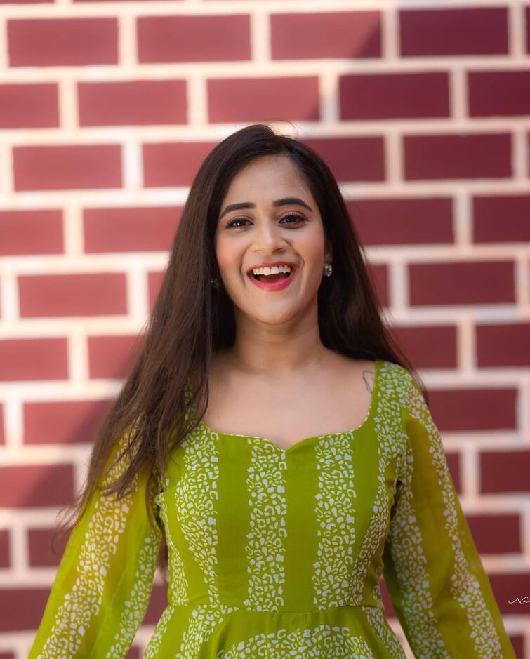 Actress Deepthi sunaina: பச்சை நிறமே பச்சை நிறமே...நடிகை தீப்தி சுனைனாவின் க்யூட் போட்டோஸ் !