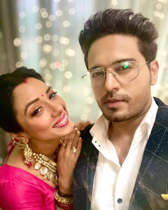 ਪ੍ਰਸ਼ੰਸਕ ਅਨੁਪਮਾ ਅਤੇ ਅਨੁਜ ਦੀ ਇੱਕ ਝਲਕ ਦੇਖਣ ਲਈ ਬੇਤਾਬ ਹਨ। ਇਸ ਦੇ ਨਾਲ ਹੀ ਅਨੁਪਮਾ ਅਤੇ ਅਨੁਜ ਆਪਣੀ ਕੈਮਿਸਟਰੀ ਨਾਲ ਸੋਸ਼ਲ ਮੀਡੀਆ 'ਤੇ ਅੱਗ ਲਗਾਉਂਦੇ ਨਜ਼ਰ ਆ ਰਹੇ ਹਨ।