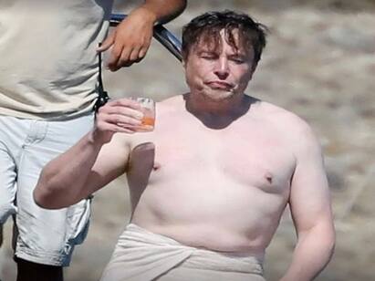 Tesla CEO Elon Musk Shirtless Photo While Enjoying Vacation On Yacht In Greece Goes Viral Elon Musk Viral Photo:  கடற்கைரையில் எஞ்சாய் செய்த எலான்மஸ்க்..! இணையத்தில் வைரலாகும் அந்த போட்டோ...!