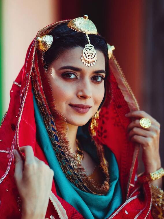 निम्रत खैरा के पंजाबी लुक पर फिदा हुए फैन्स