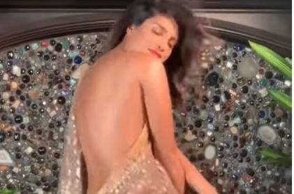 bollywood actress Priyanka Chopra viral video in party time Priyanka Chopra: બ્લાઉઝ પહેર્યા વગર સાડી પહેરીને પાર્ટીમાં પહોંચી ગઈ પ્રિયંકા ચોપરા,   જાણો પછી કેવા થયા હાલ