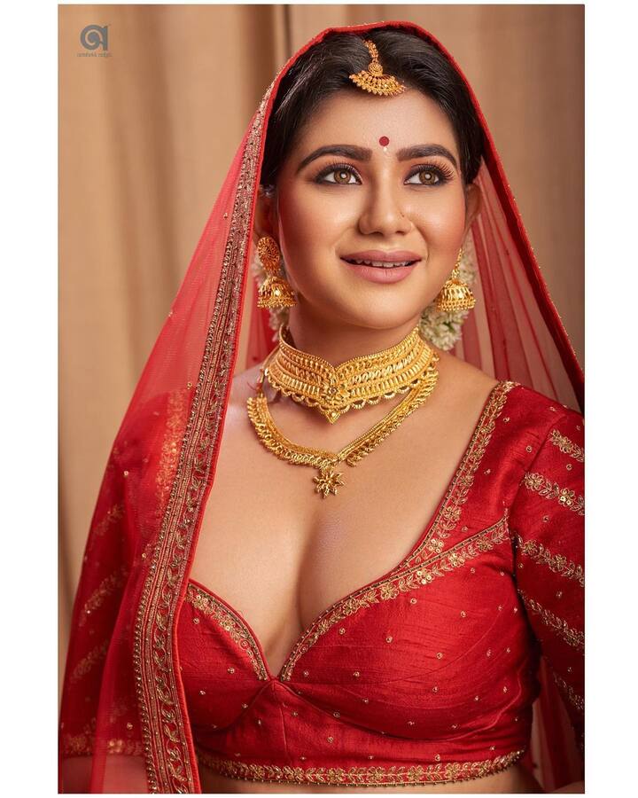 उन्होंने मॉडलिंग में अपना करियर बनाया और अब टीवी पर धमाकेदार एंट्री मारी है.