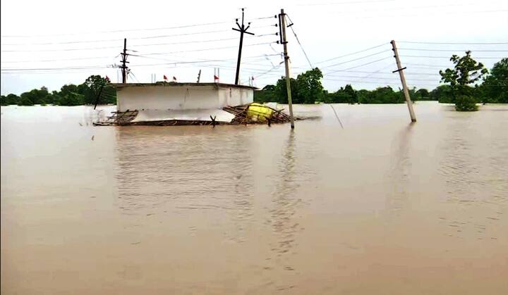 Maharashtra  Vidharbha Flood devendra fadnavis visits area akola amravati wardha yavatmal flood update Vidharbha Flood : विदर्भात सरासरीपेक्षा  180 टक्के अधिक पाऊस; प्रत्येक जिल्ह्यात पूर,  जाणून घ्या सध्याची स्थिती