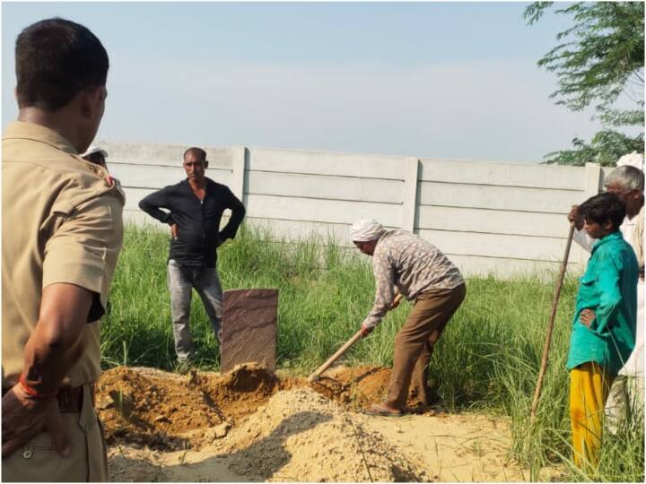 agra dead body of a man exhumed from grave after 10 month of his death ann Agra Murder Case: कोर्ट के आदेश पर 10 महीने बाद कब्र से निकाली गई लाश, हत्या या आत्महत्या की सुलझेगी गुत्थी