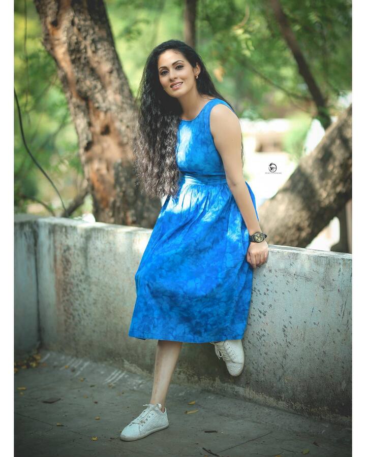 యంగ్ హీరో నితిన్ నటించిన 'మాచర్ల నియోజకవర్గం'మూవీకి సంబంధించిన వార్తతో సదా పేరు మారుమోగింది. ఈ మధ్యే ఈ సినిమాలో ఐటెం సాంగ్ లిరిక్స్ విడుదలైంది. 'రారా రెడ్డి' అంటూ సాగే ఈ సాంగ్ సోషల్ మీడియాలో దూసుకుపోతోంది. వాస్తవానికి ఈ సాంగ్ లో అంజలి ప్లేస్ లో సదా ఉండాల్సింది.