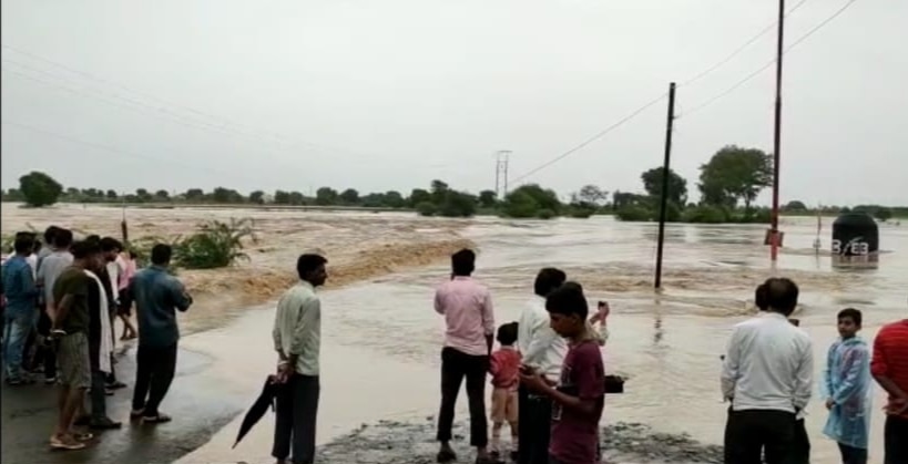 Akola Rain Updates : अकोला जिल्ह्यात पूर परिस्थिती गंभीर; नद्यांना पूर, अनेक मार्ग बंद