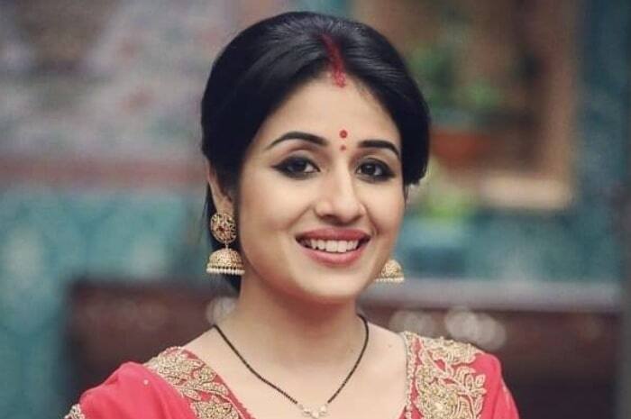 इस लिस्ट में आखिरी नाम है टीवी एक्ट्रेस परिधि शर्मा (Praidhi Sharma) का. प्रेग्नेंसी के बाद इनका भी वज़न बढ़ गया था, जिस कारण से इन्हें कुछ समय के लिए टीवी से दूरी बनानी पड़ी थी.
