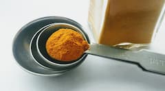 Health Tips: স্বাস্থ্যকর মনে করে প্রচুর ব্যবহার করছেন? জানুন কতটা হলুদ খাওয়া উপকারী