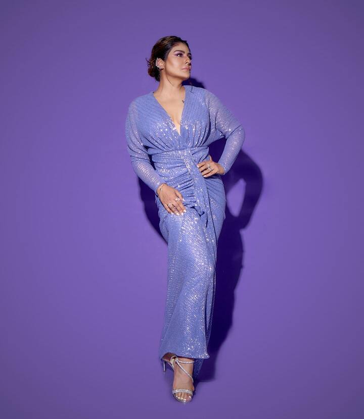 KGF చాప్టర్ 2 లో ప్రధానమంత్రి రమికా సేన్ పాత్రలో నటించింది బాలీవుడ్ బ్యూటీ రవీనా టాండన్.