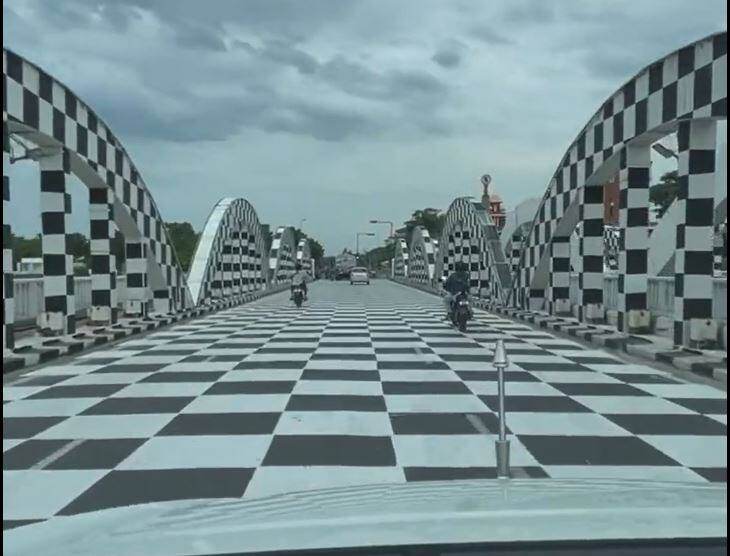 chennai chess bridge video viral on social media Trending: શું તમે ચેન્નાઈના 'ચેસ બ્રિજ' પરનો ડ્રાઈવિંગ વીડિયો જોયો? ઘણા લોકોનું માથું ચક્કરાઈ ગયું...