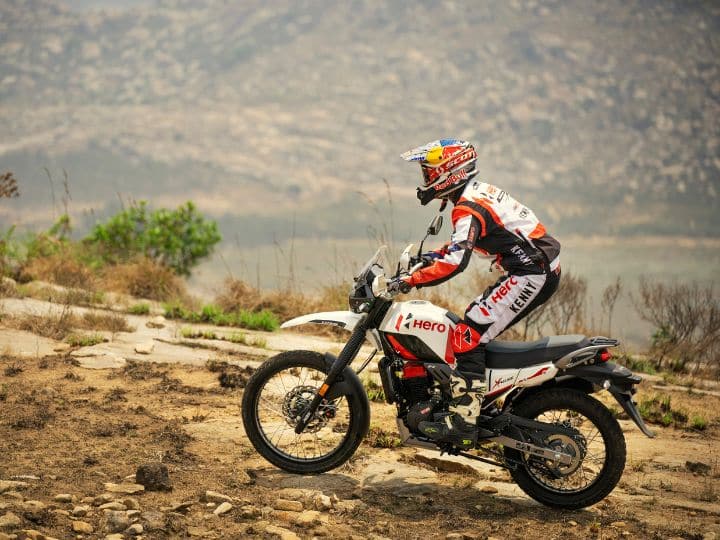 नवीन Hero Xpulse 200 4V Rally Edition बाईकची एक्स-शोरूम किंमत 1.52 लाख रुपये ठेवण्यात आली आहे.