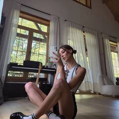 Turkish Actress Dilan Deniz: ग्लैमर के मामले में इस टर्किश एक्ट्रेस का नहीं है कोई तोड़, अदाएं देख आप भी हो जाएंगे दीवाने