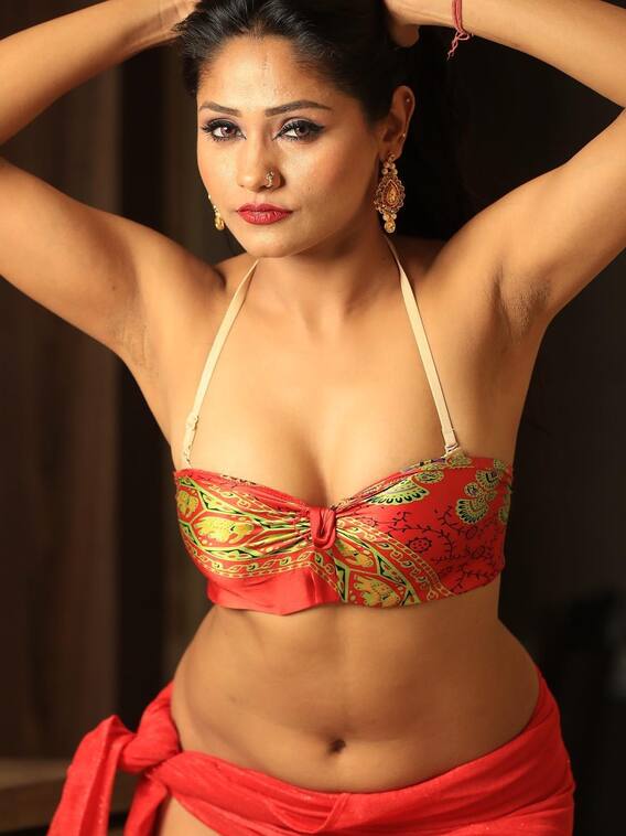 दिल थाम के देखें श्वेता शर्मा का मदहोश कर देने वाला अंदाज