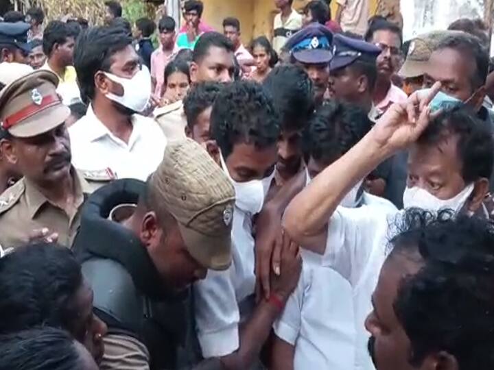 Villupuram The villagers protested against Minister Ponmudi who went to pay tribute to the body of a murdered college student. விழுப்புரம்: கல்லூரி மாணவனின் உடலுக்கு அஞ்சலி செலுத்த சென்ற அமைச்சர் பொன்முடிக்கு  மக்கள் எதிர்ப்பு..!