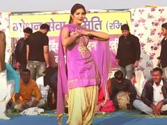 Watch Viral Video: गुलाबी कुर्ते में खिल उठी Sapna Choudhary की नूरानी सूरत, स्टेज शो में एक्ट्रेस ने जमाई महफिल