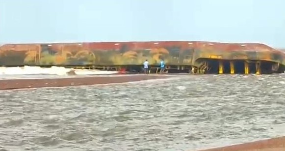 Unmanned Barge Grounded Off At Guhagar Beach. No Oil Spill, Clarifies Indian Coast Guard