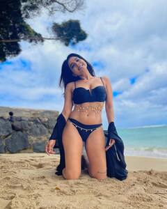 Actress Sakshi Agarwal: பிகினி உடையில் ஹாயாக பிறந்தநாள் கொண்டாடிய சாக்‌ஷி ! லேட்டஸ்ட் க்ளிக்ஸ்!