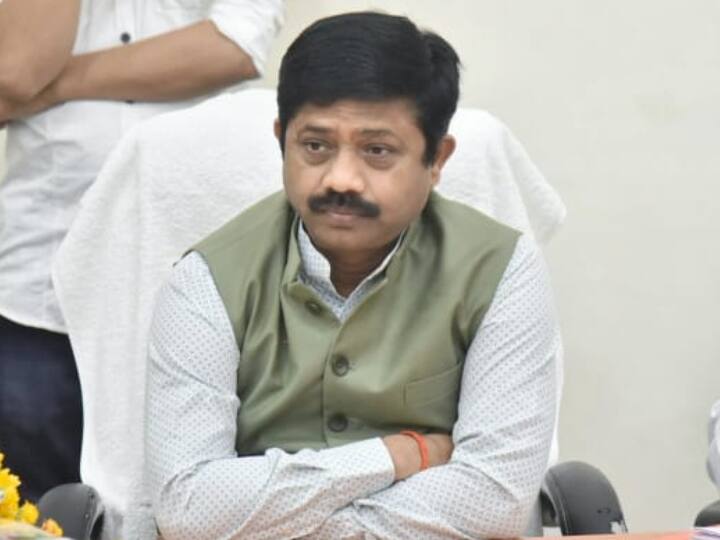 Greater Noida Authority Manager suspended for misappropriating plot allocation ann Greater Noida Authority: प्लॉट आवंटन की हेराफेरी में नपे नोएडा अथॉरिटी के मैनेजर, मंत्री नंद कुमार गुप्ता ने किया निलंबित