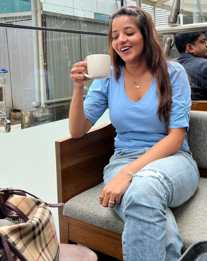 हाल ही में मोनालिसा ने लंबे वक्त बाद अपनी कैजुअल फोटोज फैंस के साथ शेयर की हैं.