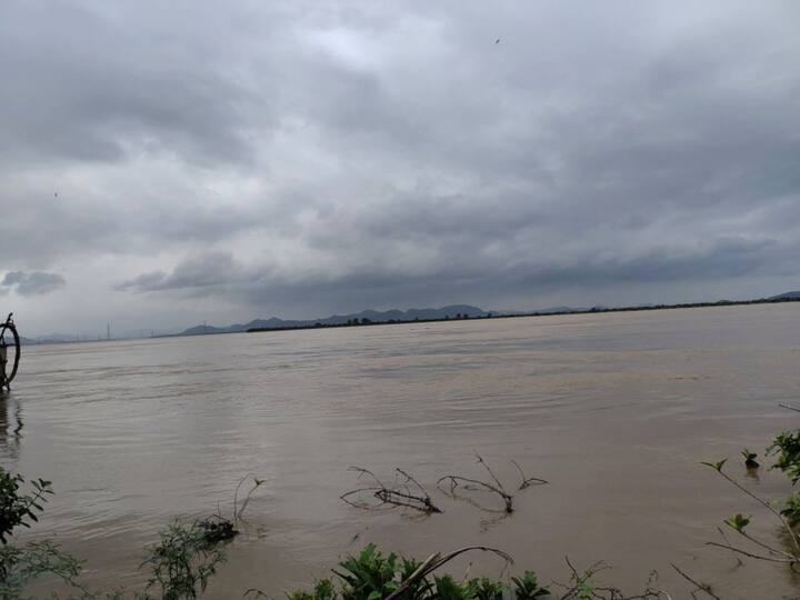 Telangana Loss RS.1400 with Floods - Send Primary Report To Central Govt Flood Effect: వరదలతో రూ. 1400 కోట్లు నష్టం- ప్రాథమికంగా తేల్చిన తెలంగాణ ప్రభుత్వం
