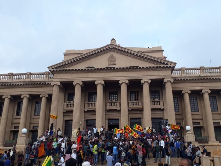 Srilanka protest: இலங்கையில் புதிய அதிபர் பொறுப்பேற்றும்... மீண்டும் தொடங்கிய பழைய போராட்டமும்!