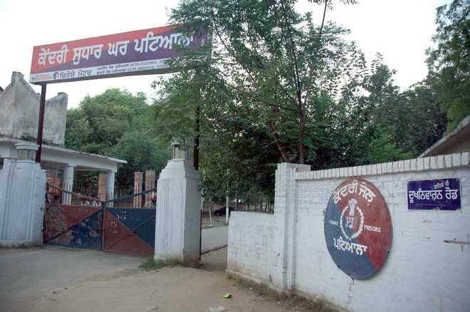 ਕੇਂਦਰੀ ਜੇਲ੍ਹ ਪਟਿਆਲਾ ਦੇ ਸਹਾਇਕ ਜੇਲ੍ਹ ਸੁਪਰਡੈਂਟ 'ਤੇ ਕੈਦੀਆਂ ਨੇ ਕੀਤਾ ਹਮਲਾ, ਮਾਮਲਾ ਦਰਜ inmates attacked the Assistant Jail Superintendent of Central Jail Patiala, a case was registered ਕੇਂਦਰੀ ਜੇਲ੍ਹ ਪਟਿਆਲਾ ਦੇ ਸਹਾਇਕ ਜੇਲ੍ਹ ਸੁਪਰਡੈਂਟ 'ਤੇ ਕੈਦੀਆਂ ਨੇ ਕੀਤਾ ਹਮਲਾ, ਮਾਮਲਾ ਦਰਜ