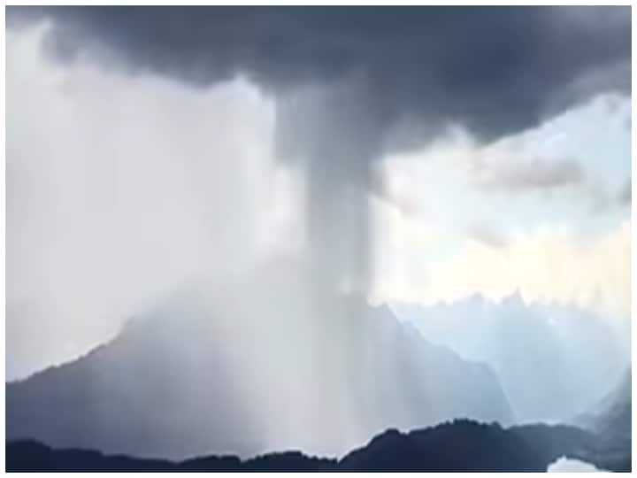 Watch: पहाड़ों के बीच फटा बादल, कैमरे में कैप्चर हुआ प्रकृति का अद्भुत नज़ारा cloudburst on mountains social media viral video Watch: पहाड़ों के बीच फटा बादल, कैमरे में कैप्चर हुआ प्रकृति का अद्भुत नज़ारा