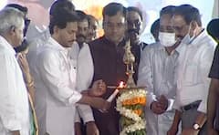 CM Jagan On Chandrababu: 2 నెలల ముందు టెంకాయ కొడితే శంకుస్థాపనా? ఇంతకంటే మోసం ఉందా? - బాబుపై జగన్ ధ్వజం