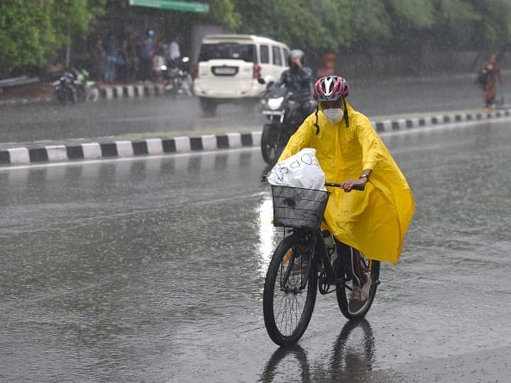 Monsoon Heavy Rains Lashes Parts of Delhi-NCR Noida IMD Weather Updates Today Heavy Rains In Delhi-NCR. Several Flights Affected, Massive Traffic Jams Reported