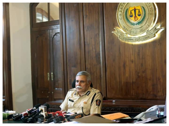 Court Sends Ex-Mumbai Police Commissioner Sanjay Pandey To ED Custody In Phone Tapping Case Court Sends Ex-Mumbai Police Commissioner Sanjay Pandey To ED Custody In Phone Tapping Case