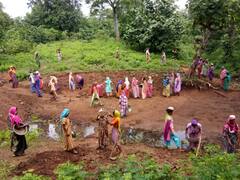 Chhota Udepur News: मनरेगा के तहत स्कूली बच्चों को दी गई नौकरी, अब जिला प्रशासन ने की बड़ी कार्रवाई