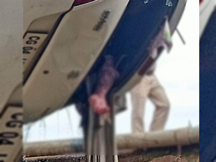 दुर्ग एसपी अभिषेक पल्लव ने बताया कि जब से नदी में कार गिरने की सूचना पुलिस को मिली तब से एसडीआरएफ की टीम और एनडीआरएफ की 40 से अधिक टीम नदी में उस अज्ञात कार की खोजबीन में जुट गई थी. फिर 72 घंटे बाद स्थानीय मछुआरों की मदद से कार को बरामद कर लिया गया है और कार में से एक शव बरामद किया गया है. बरामद किए गए शव की पहचान कर ली गई है. मृतक रायपुर का रहने वाला है जिसका नाम निशांत भंसाली है.