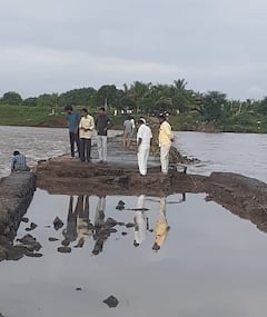 Photo: पाऊस आला धावून, पूल गेला वाहून; गावकऱ्यांचे प्रचंड हाल