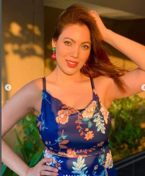 મુનમુન દત્તા વિશેષ આહારનું પાલન કરે છે. અભિનેત્રીની પોતાની યુટ્યુબ ચેનલ પણ છે. મુનમુને યુટ્યુબ પર એક વીડિયો શેર કર્યો છે, જેમાં તેણે તેની ગ્લોઈંગ સ્કિન અને ફિટ ફિગરનું રહસ્ય જણાવ્યું છે. મુનમુને જણાવ્યું કે તે આખો દિવસ શું ખાય છે.