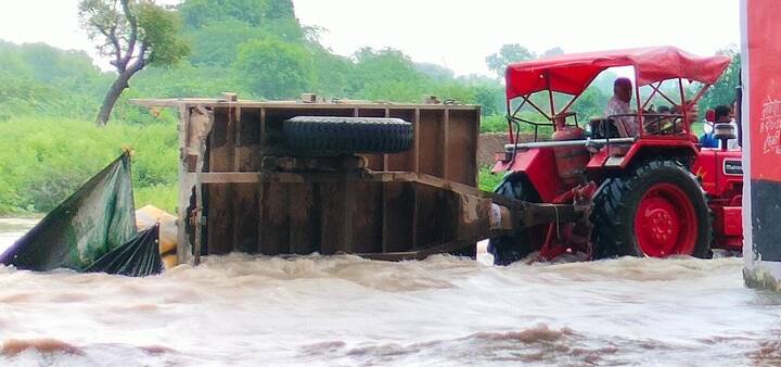 कोटा संभाग सहित पूर प्रदेश में मानसून महरबान है. ज्यादातर जगह सामान्य से अधिक बरसात हो चुकी है. बरसात भी रुक-रुक कर हो रही है जो लाभदायक है. फसलों के लिए भी ये पानी वरदान साबित हो रहा है. ये ही नहीं पीने की पानी की किल्लत भी दूर दराज वाले इलाकों में खत्म हो गई है.