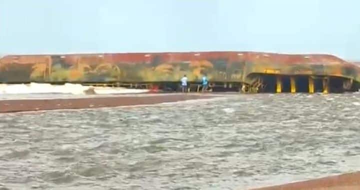 Unmanned Barge Grounded Off At Guhagar beach in Maharashtra. No Oil Spill, Clarifies Indian Coast Guard Unmanned Barge Grounded Off At Guhagar Beach. No Oil Spill, Clarifies Indian Coast Guard