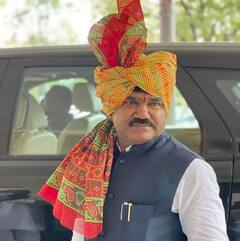 MP Hemant Godse : नाशिकचे खासदार हेमंत गोडसेंनी 'का' निवडला शिंदे गट, वाचा गोडसेंचा राजकीय प्रवास 