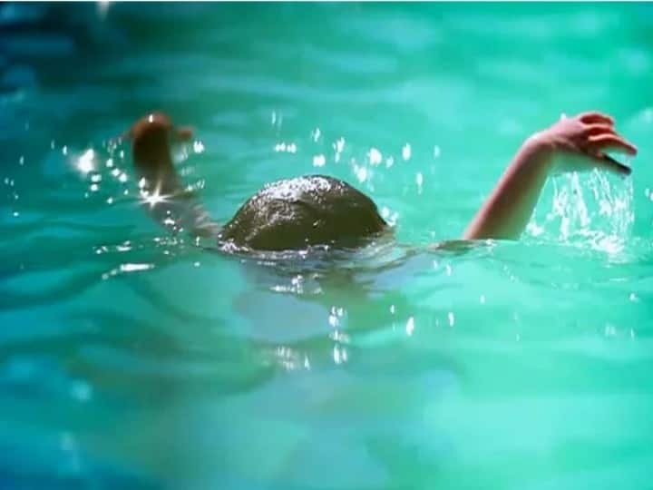 Child dies after drowning in swimming pool in Maharashtra's Lonavala Maharashtra: लोनावाला में दर्दनाक हादसा, जन्मदिन वाले दिन ही स्विमिंग पूल में डूबने से 2 साल के मासूम बच्चे की मौत